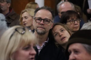 Publiczność słuchająca koncertu w Centrum Polsko - Słowiańskim