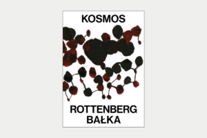 Okładka książki „Kosmos” autorstwa Andi Rottenberg i Mirosława Bałki. Na białym tle umieszczono abstrakcyjną kompozycję z nieregularnych czarnych i ciemnoczerwonych plam połączonych cienkimi liniami, przypominającą układ gwiazd lub kosmiczną konstelację. U góry znajduje się tytuł „KOSMOS”, a u dołu nazwiska autorów: „ROTTENBERG” i „BAŁKA”.
